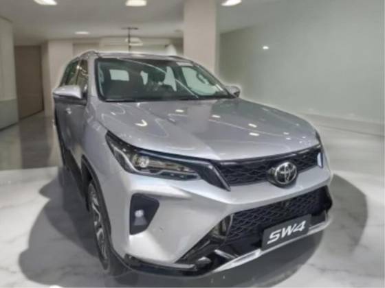 TOYOTA HILUX SW4 2.8 D-4D TURBO DIESEL SRX PLATINUM 4X4 AUTOMÁTICO TOYOTA HILUX SW4 2.8 D-4D TURBO DIESEL SRX PLATINUM 4X4 AUTOMÁTICO